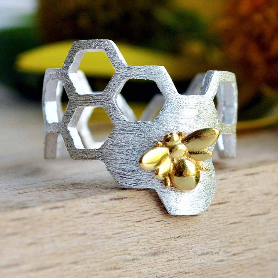 Eleganter verstellbarer Waben-Ring mit 18k Gold-Veredelung – MAEL