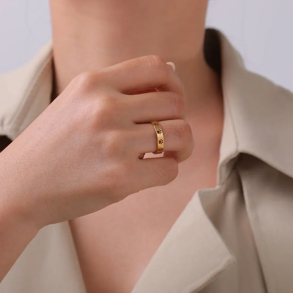 MIRAIE – Eleganter verstellbarer Pfotenabdruck-Ring in glänzender Goldoptik aus hochwertigem Edelstahl